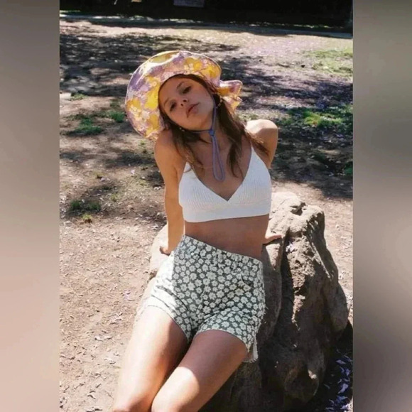 Zara Dark Grey With Daisies High Rise Button Fly Shorts  Size 0 - Picture 1 of 10